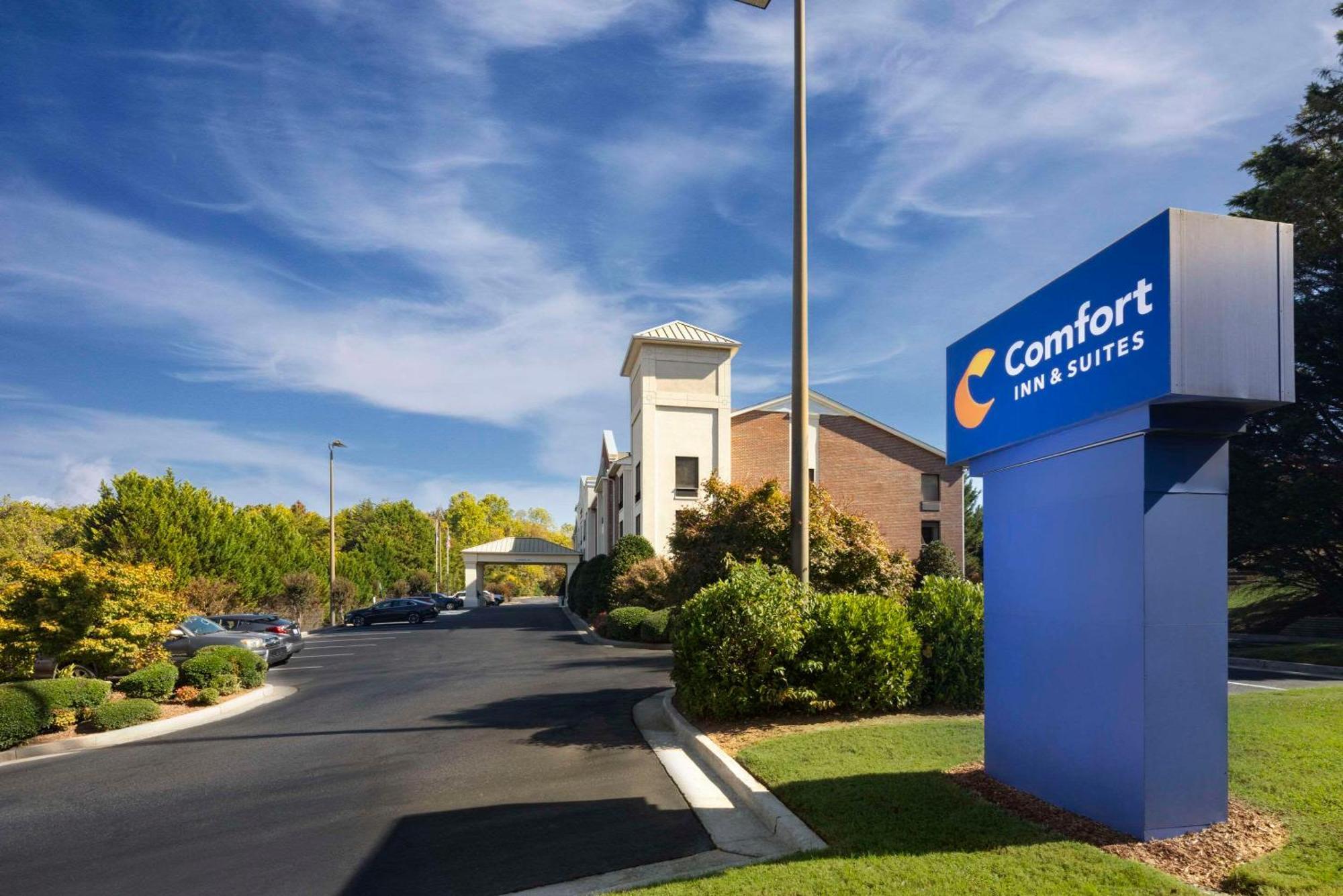 Comfort Inn & Suites Dahlonega University Area Exterior photo